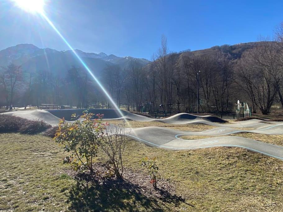 Charmant T4 Duplex Vue Montagne 卢登维耶尔 外观 照片